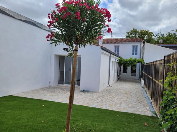 Rochefort secteur calme maison de 112 m² de type 4 - 2 salles d'eau - jardin intime