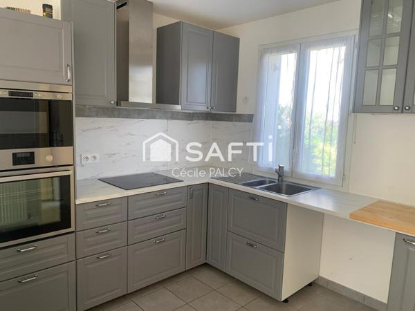 Maison moderne en duplex avec double jardin