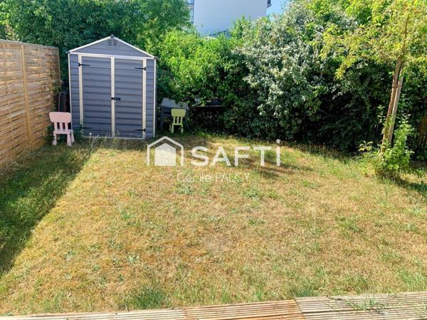 Maison moderne en duplex avec double jardin