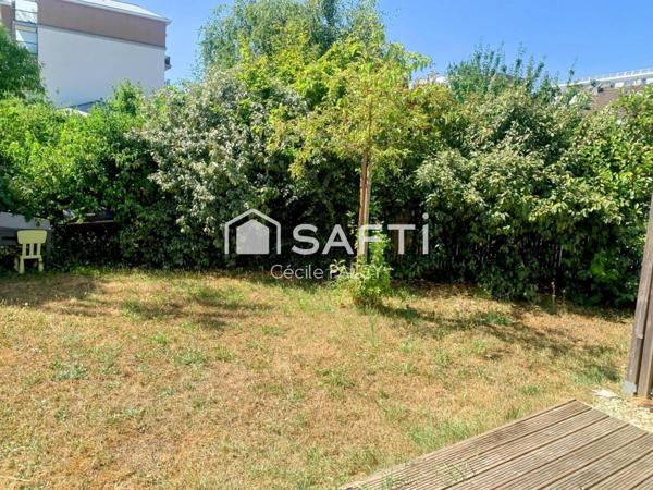 Maison moderne en duplex avec double jardin