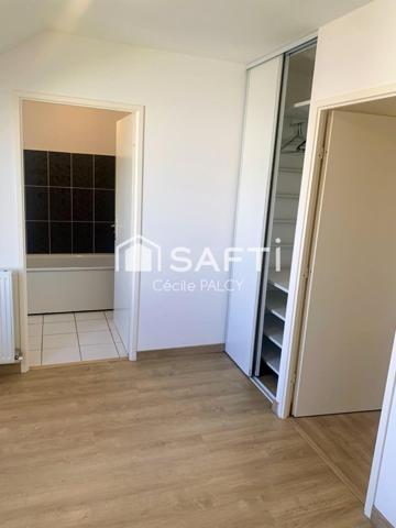 Maison moderne en duplex avec double jardin