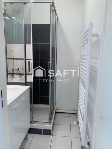 Maison moderne en duplex avec double jardin