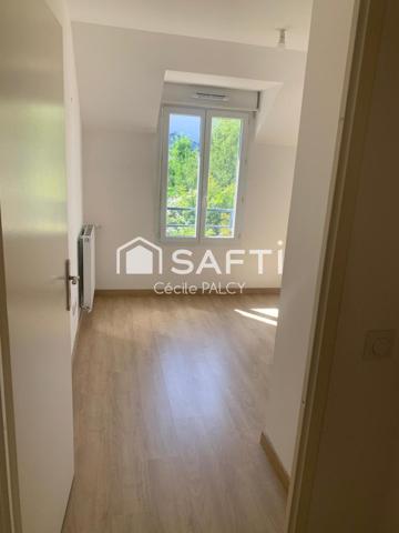 Maison moderne en duplex avec double jardin