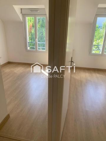 Maison moderne en duplex avec double jardin