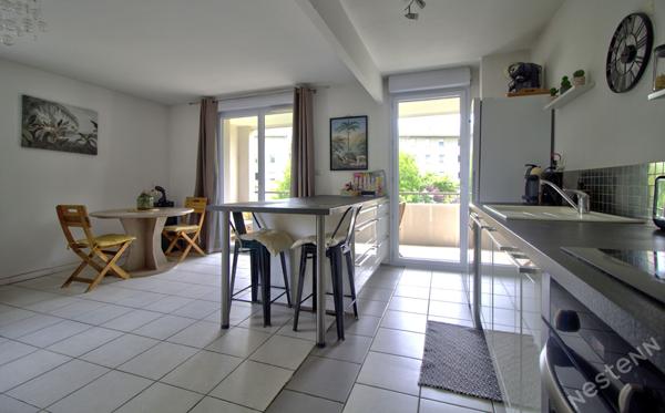 AGEN - Appartement T3 lumineux de 69 m² avec terrasse couverte, ascenseur et place de parking en sous-sol.