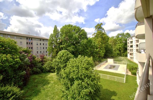 AGEN - Appartement T3 lumineux de 69 m² avec terrasse couverte, ascenseur et place de parking en sous-sol.