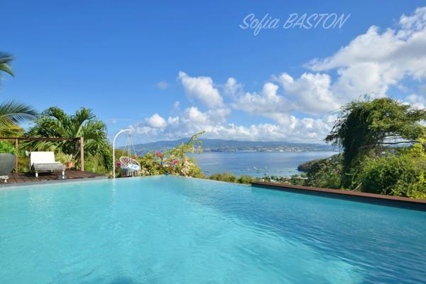 Les Trois-Îlets (972) – Villa avec vue mer imprenable – Piscine à débordement – Beaux volumes – Terrain de 891 m²