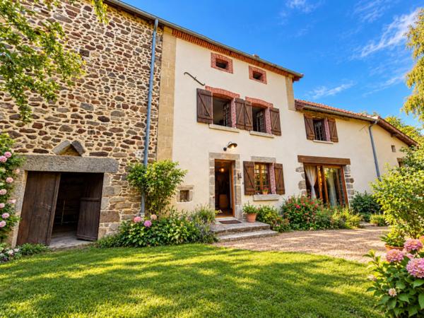 Maison familiale typique creusoise de 9 pièces à BLESSAC (23)