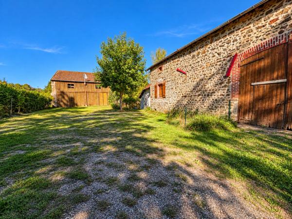 Maison familiale typique creusoise de 9 pièces à BLESSAC (23)
