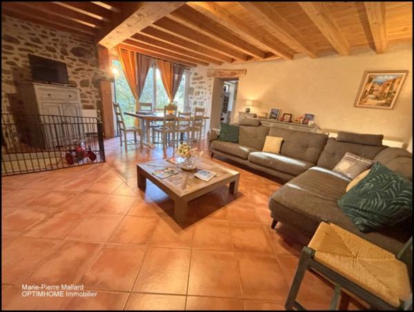 Maison familiale typique creusoise de 9 pièces à BLESSAC (23)
