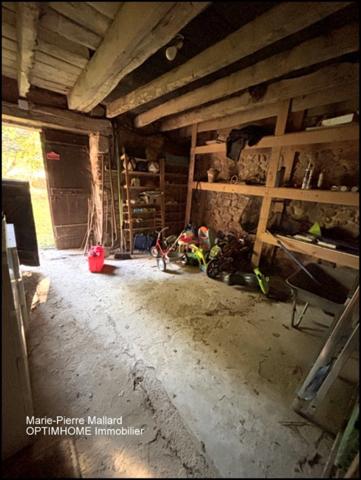 Maison familiale typique creusoise de 9 pièces à BLESSAC (23)