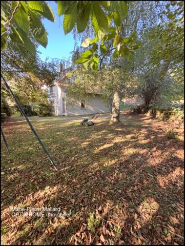 Maison familiale typique creusoise de 9 pièces à BLESSAC (23)