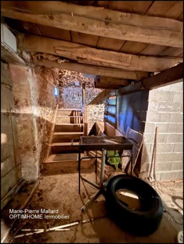 Maison familiale typique creusoise de 9 pièces à BLESSAC (23)