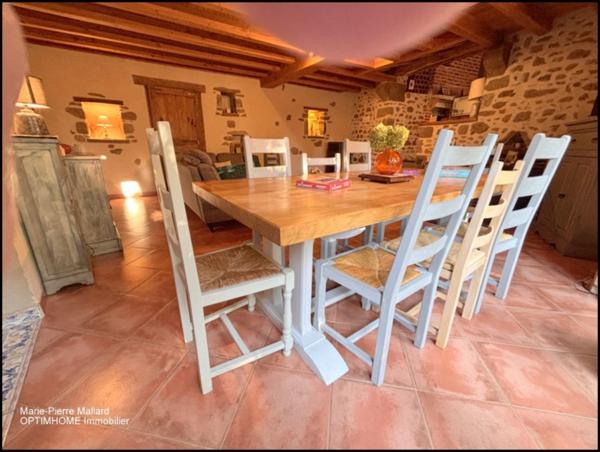 Maison familiale typique creusoise de 9 pièces à BLESSAC (23)