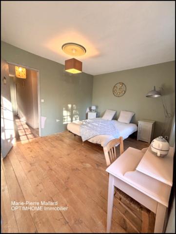 Maison familiale typique creusoise de 9 pièces à BLESSAC (23)