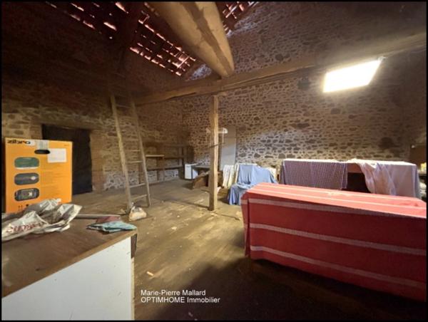 Maison familiale typique creusoise de 9 pièces à BLESSAC (23)
