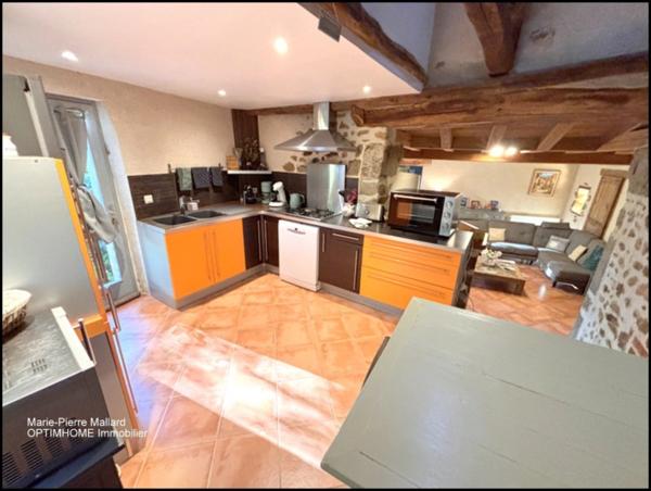 Maison familiale typique creusoise de 9 pièces à BLESSAC (23)