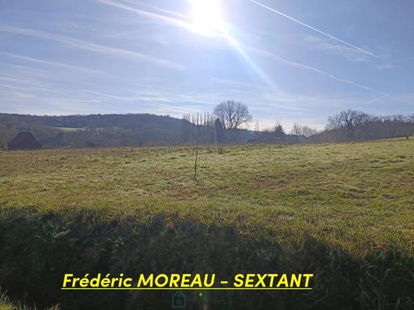 Trés beau terrain constructible avec vue sur le chateau de LANQUAIS