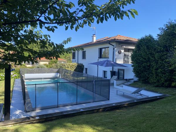 Maison 4 chambres + bureau à Bayonne Saint Bernard DPE B Piscine & Panneaux Solaires