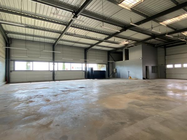 Local D’activité 380m² – Les ponts de ce