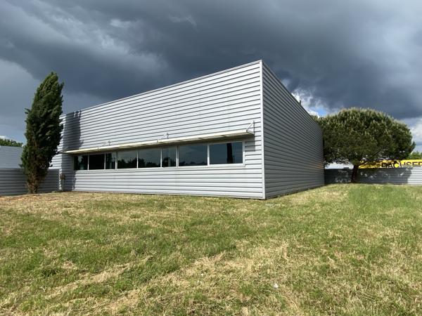 Local D’activité 380m² – Les ponts de ce