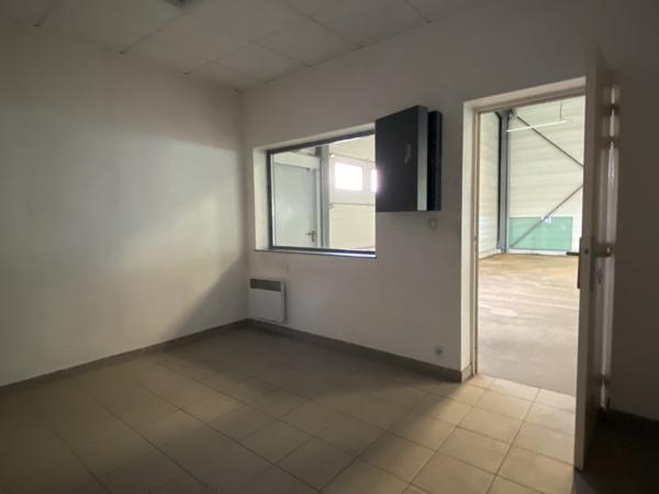 Local D’activité 380m² – Les ponts de ce