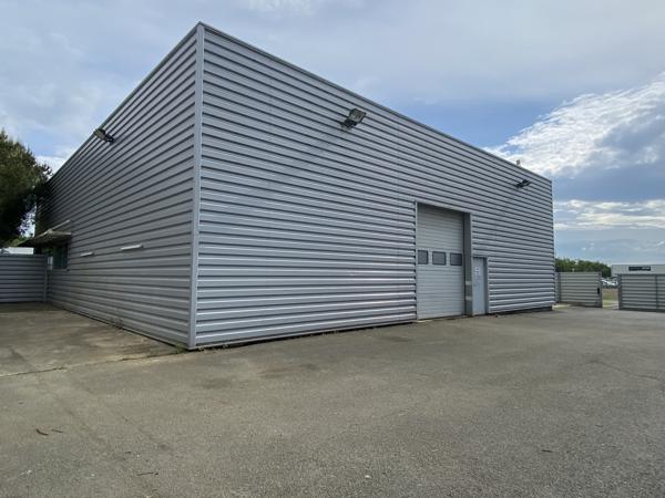 Local D’activité 380m² – Les ponts de ce