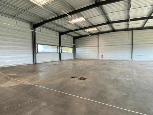 Local D’activité 380m² – Les ponts de ce