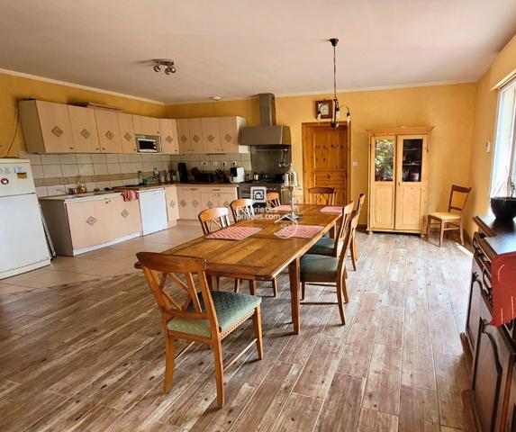 Maison Ruoms 5 pièce(s) 151 m2 avec Gite et garage