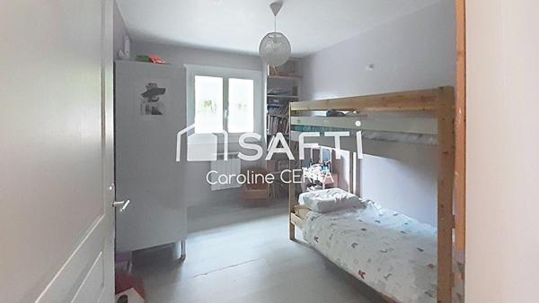 Maison de plain pied avec 2 chambres, 2 bureaux avec jardin et terrasse