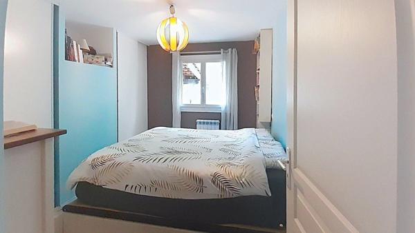 Maison de plain pied avec 2 chambres, 2 bureaux avec jardin et terrasse