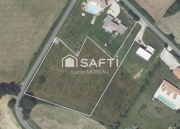 Grand terrain de 6600m2 à Léojac