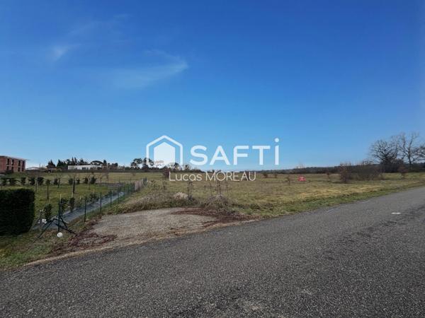 Grand terrain de 6600m2 à Léojac