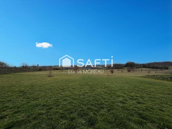 Grand terrain de 6600m2 à Léojac