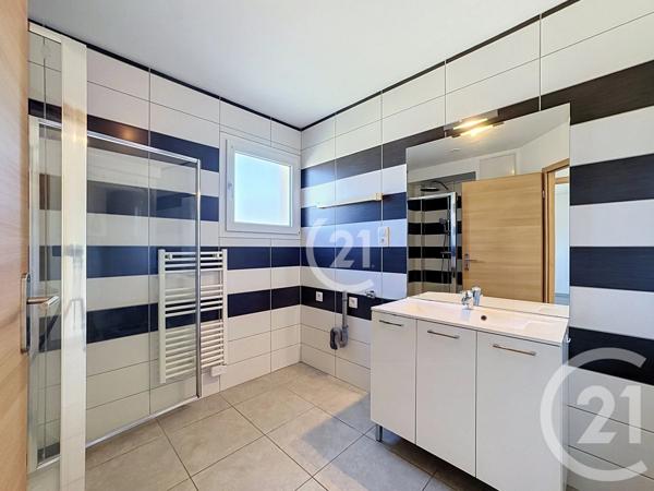Appartement T4 à vendre  4 pièces - 72,08 m 2   VALDOIE  - 90
