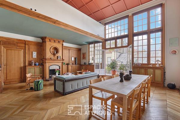 Ancien atelier d’artiste en dernier étage avec balcon-terrasse à proximité du Parc Monceau