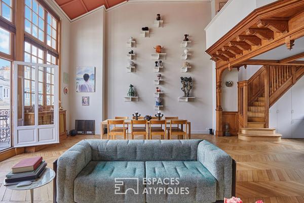 Ancien atelier d’artiste en dernier étage avec balcon-terrasse à proximité du Parc Monceau