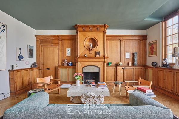Ancien atelier d’artiste en dernier étage avec balcon-terrasse à proximité du Parc Monceau