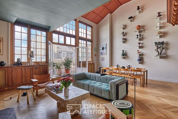 Ancien atelier d’artiste en dernier étage avec balcon-terrasse à proximité du Parc Monceau