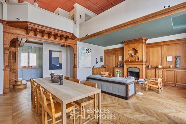 Ancien atelier d’artiste en dernier étage avec balcon-terrasse à proximité du Parc Monceau