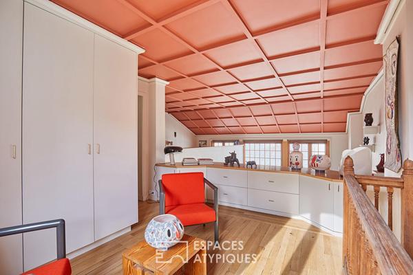 Ancien atelier d’artiste en dernier étage avec balcon-terrasse à proximité du Parc Monceau