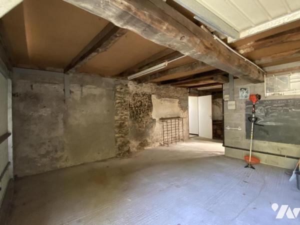 Maison de plain-pied avec dépendances à rafraichir