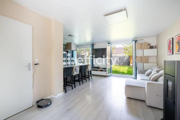Maison
         5 pièces
        - 110 m² 308 000 € *