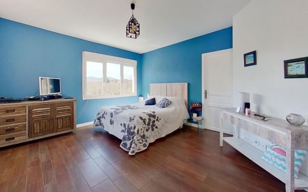 Maison à vendre    6 pièces • 227 m2 La Tour-de-Salvagny