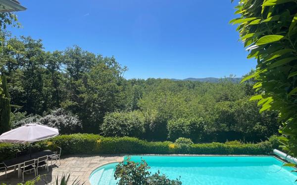 Maison à vendre    6 pièces • 227 m2 La Tour-de-Salvagny