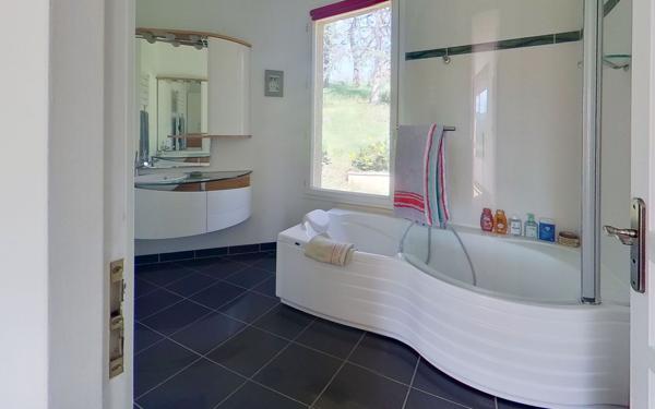 Maison à vendre    6 pièces • 227 m2 La Tour-de-Salvagny