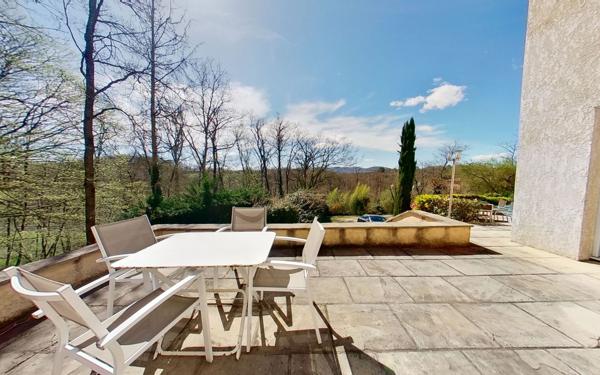 Maison à vendre    6 pièces • 227 m2 La Tour-de-Salvagny