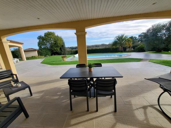Rare, bien d'exception, magnifique villa avec piscine et dépendances