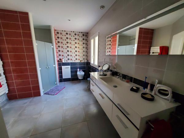 Rare, bien d'exception, magnifique villa avec piscine et dépendances