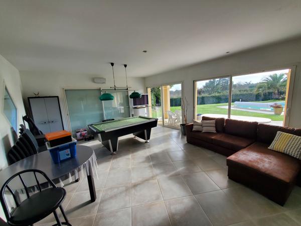 Rare, bien d'exception, magnifique villa avec piscine et dépendances